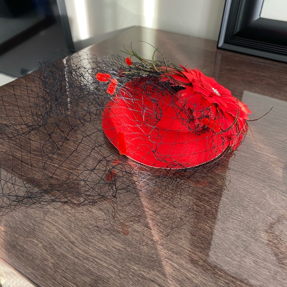 Red Fascinator Hat - Picture 3 of 3